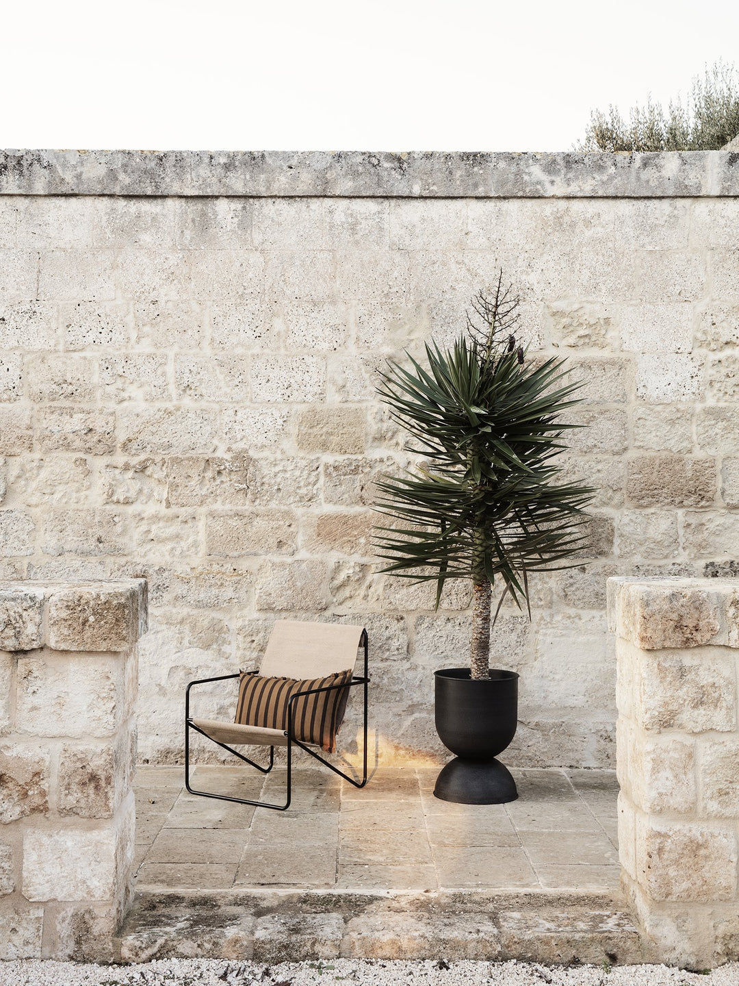 Ferm-Living-Hourglass-Pot