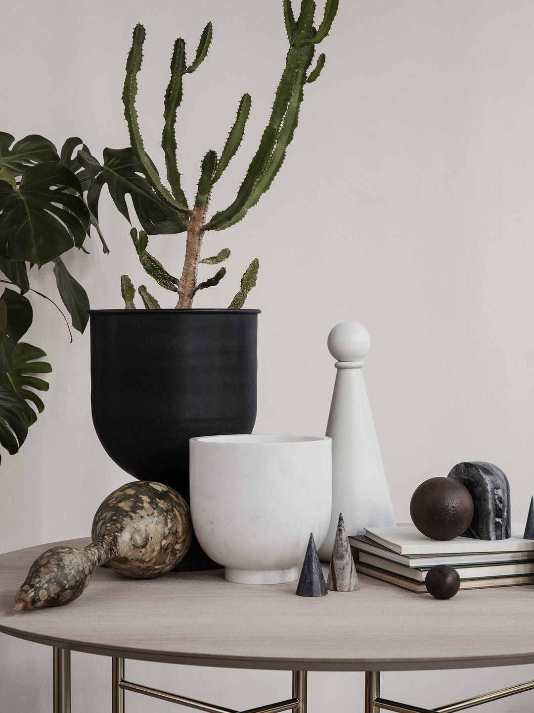 Ferm-Living-Hourglass-Pot