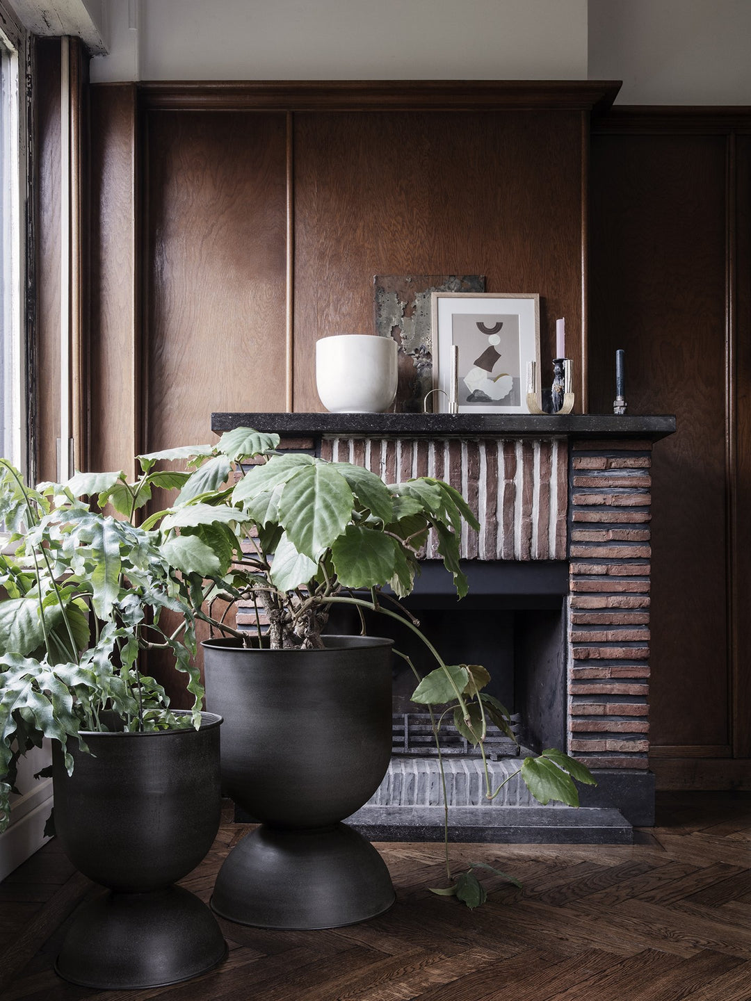 Ferm-Living-Hourglass-Pot