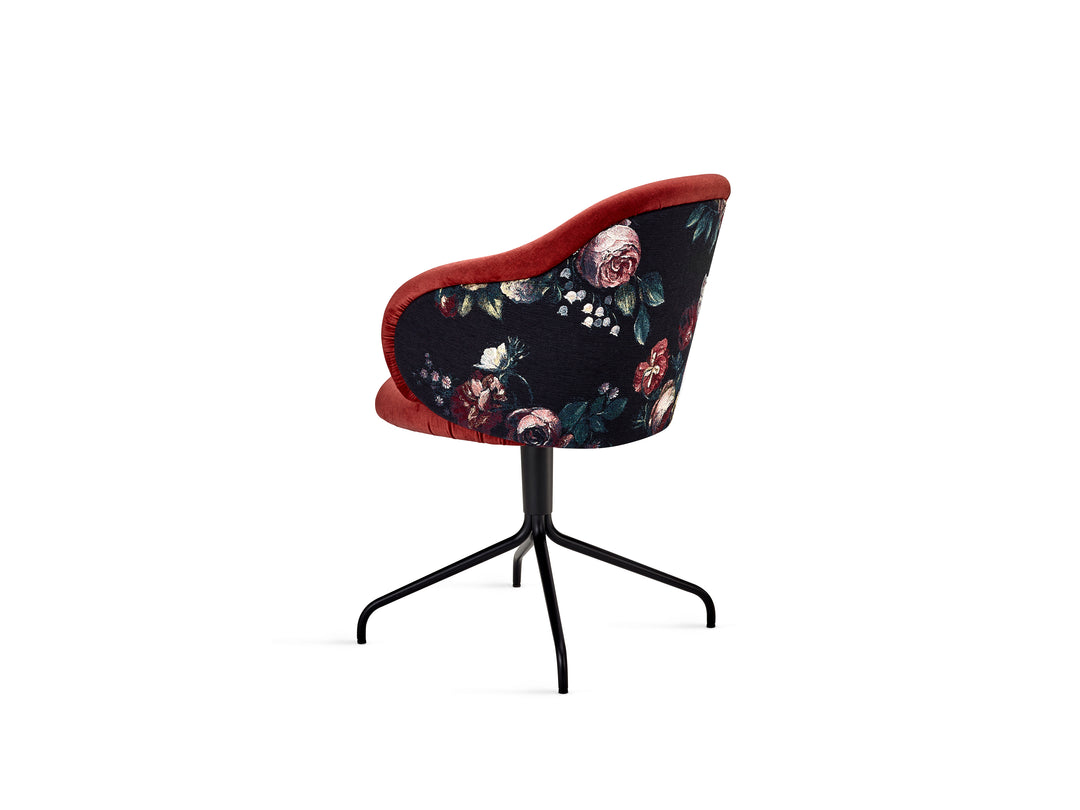 Freifrau Ona Curved Armchair