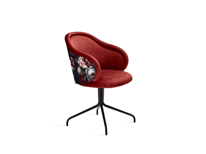 Freifrau Ona Curved Armchair