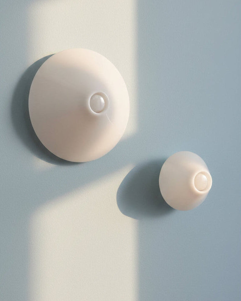 HAY wandlamp en plafondlamp van wit opaal glas kunststof