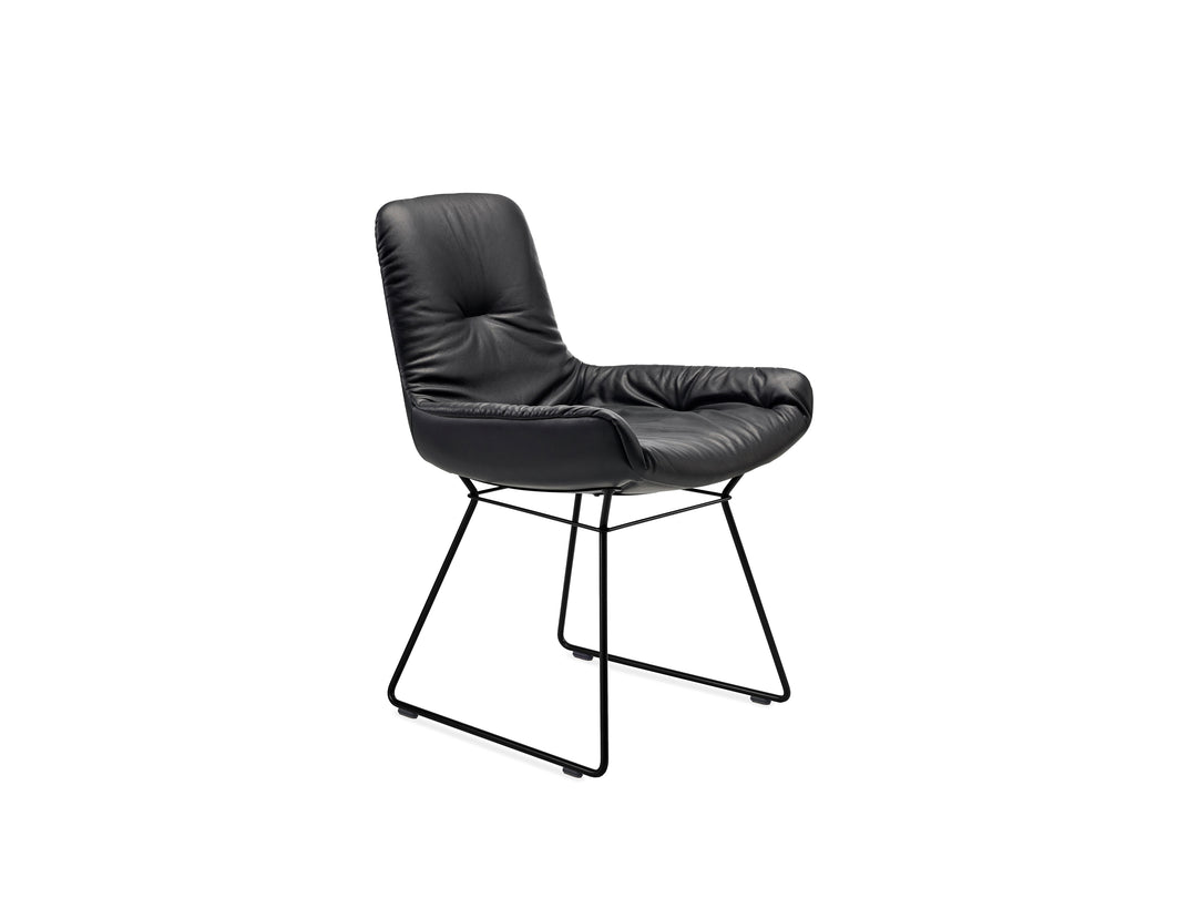 Freifrau Leya Armchair Low